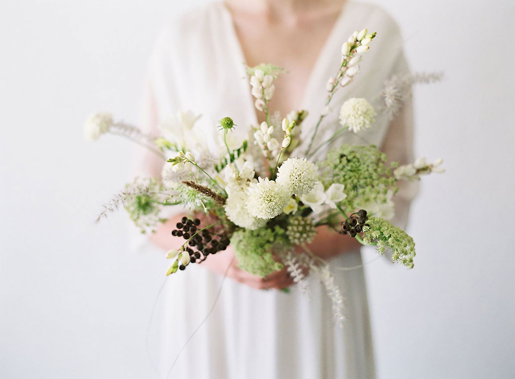 Minimal Modern Summer Wedding Bridal Bouquet