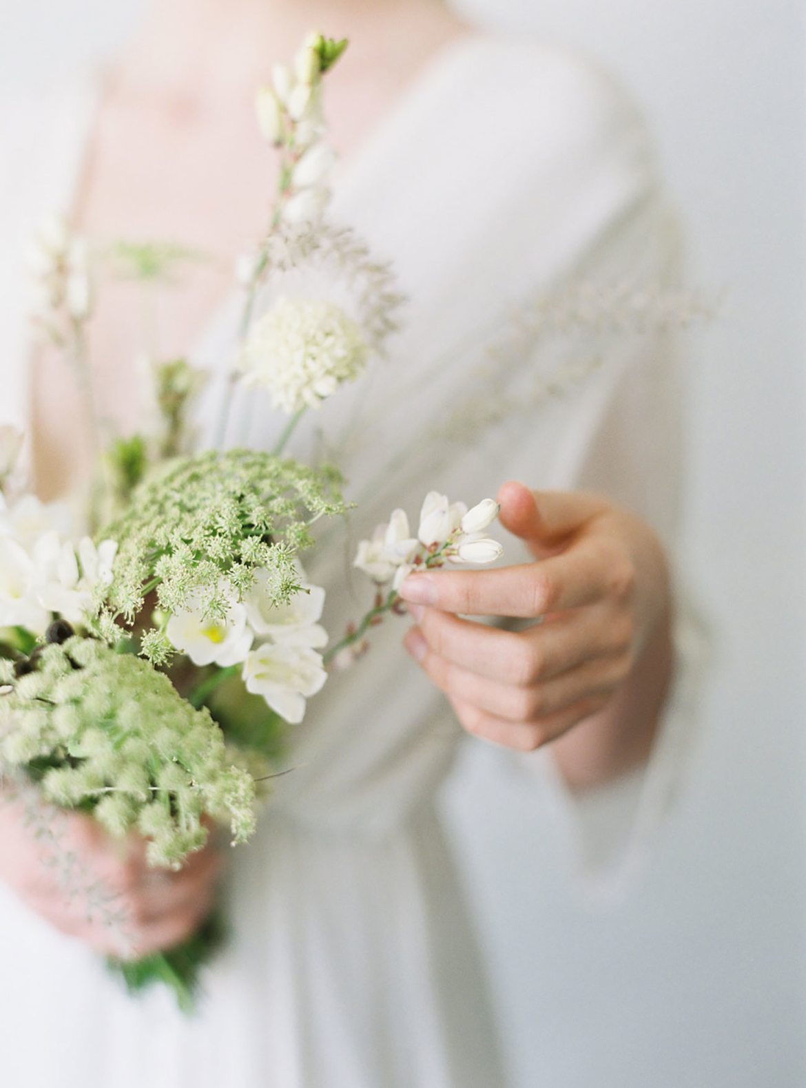 Minimal Modern Summer Wedding Bridal Bouquet